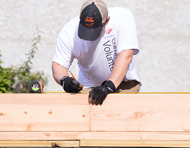 BofA employee volunteer working